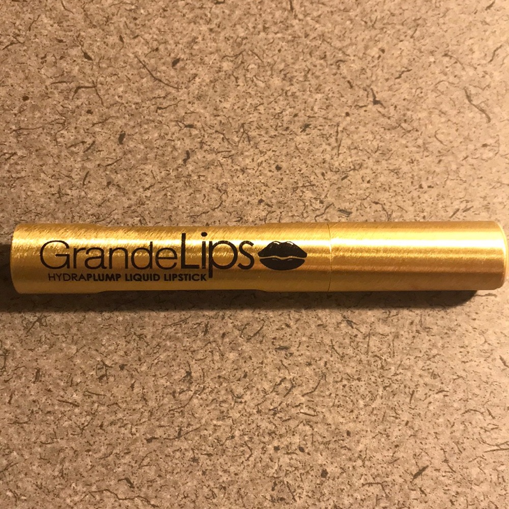 HydraPlump Liquid Lipstick ( Semi-Matte)